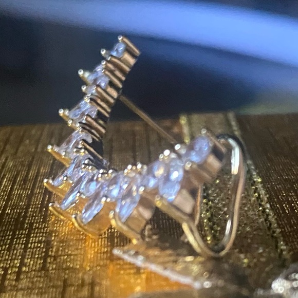 Earring - Picture 2 of 3